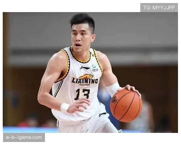 郭艾伦深夜晒酒吧照，桌上的账单看着像奢侈品目录